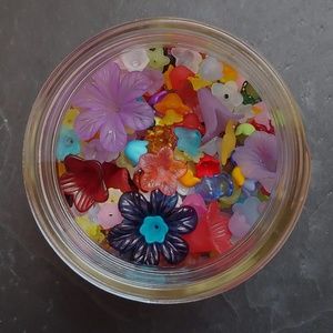 400+ Piece Acrylic Flower Beads, Variety Pack